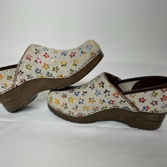 Sanita - Made in Poland - Floral on Cream Suede Background Clogs - Picture 8 of 10